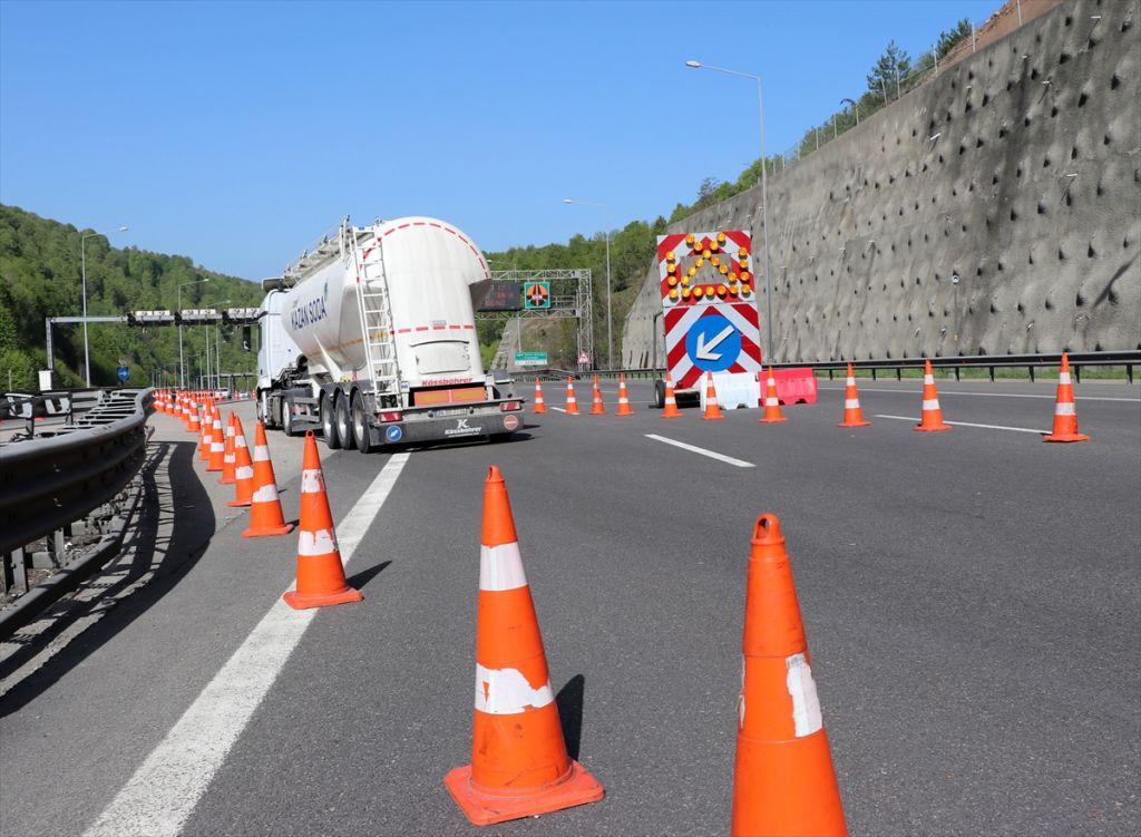 Anadolu Otoyolu'nda bakım çalışması başladı