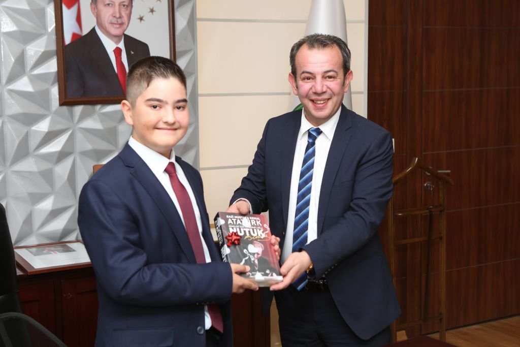 Başkan Özcan, koltuğunu 7'nci sınıf öğrencisine devretti