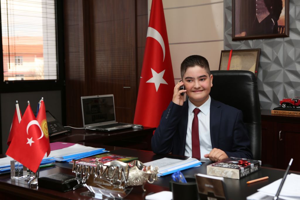 Başkan Özcan, koltuğunu 7'nci sınıf öğrencisine devretti