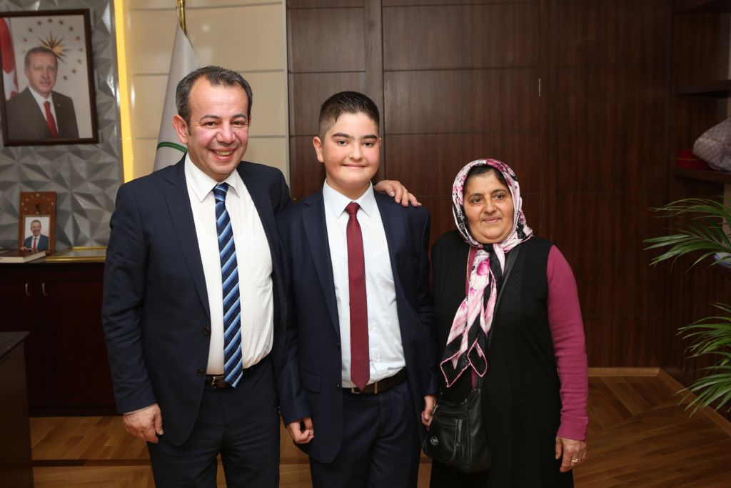 Başkan Özcan, koltuğunu 7'nci sınıf öğrencisine devretti