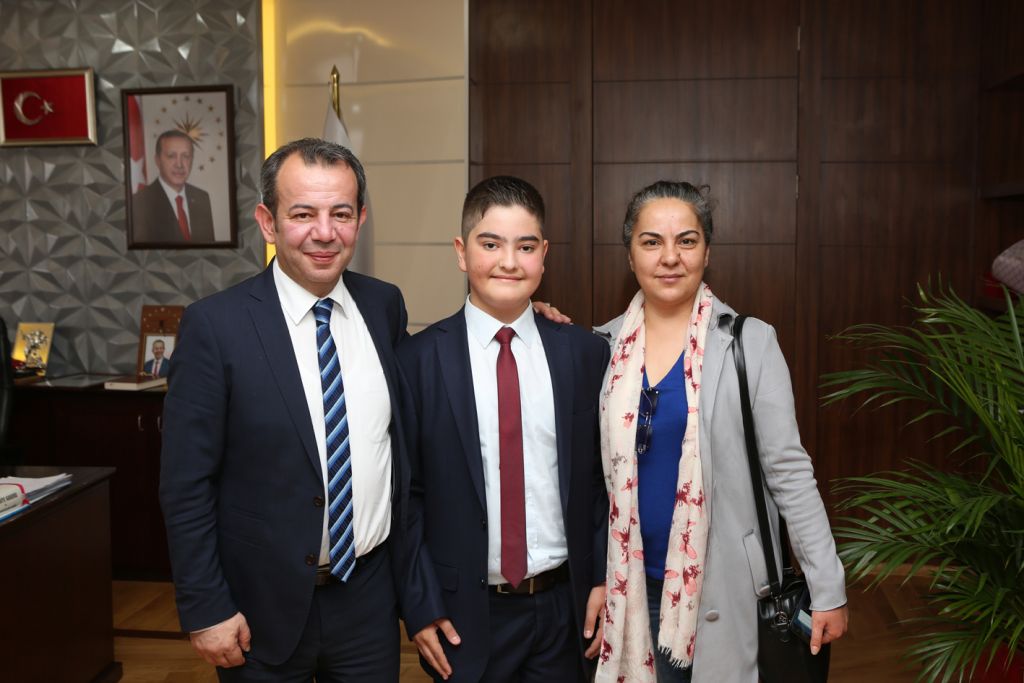 Başkan Özcan, koltuğunu 7'nci sınıf öğrencisine devretti