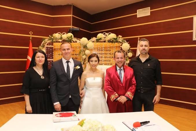 Belediye Başkanı Tanju Özcan ilk nikâhını kıydı