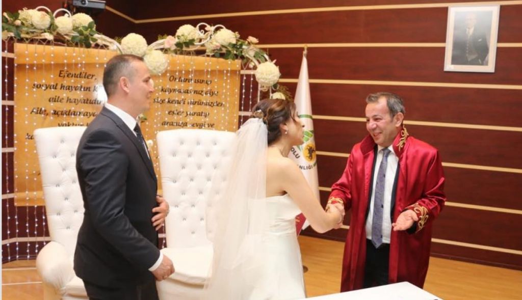 Belediye Başkanı Tanju Özcan ilk nikâhını kıydı