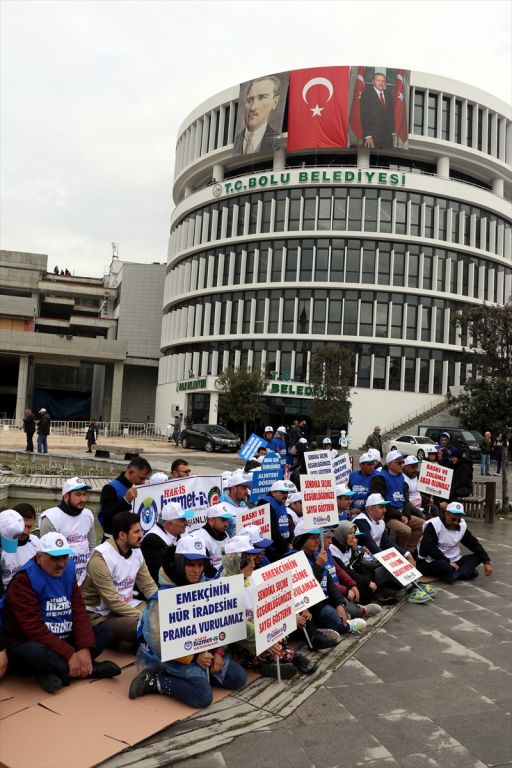 Bolu Belediyesi'nde işten çıkarılan işçilerden oturma eylemi