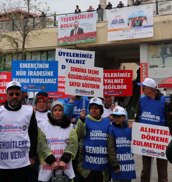 Bolu Belediyesi'nde işten çıkarılan işçilerden oturma eylemi