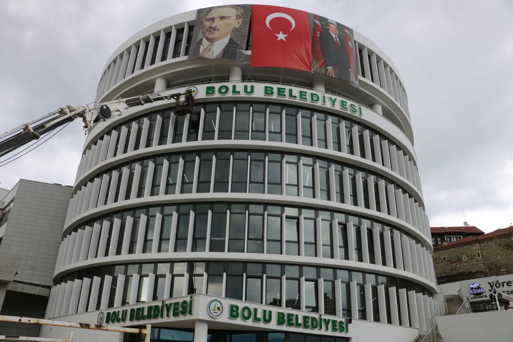 Bolu Belediyesi'ne "T.C." ibaresi eklendi