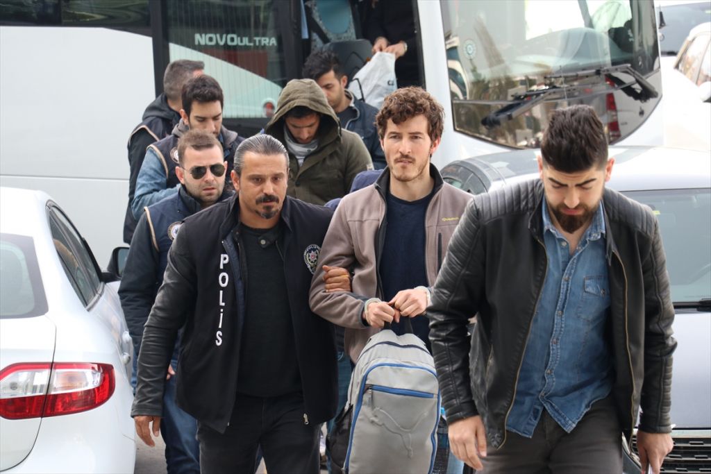 Bolu merkezli FETÖ/PDY operasyonunda gözaltına alınan 13 şüpheli adliyeye sevk edildi