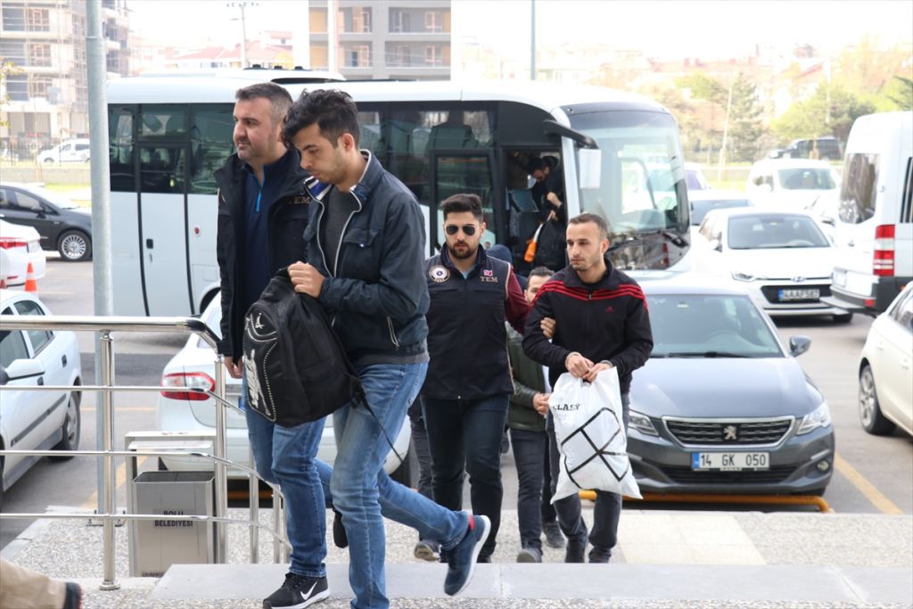 Bolu merkezli FETÖ/PDY operasyonunda gözaltına alınan 13 şüpheli adliyeye sevk edildi