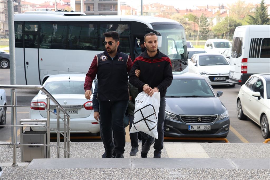 Bolu merkezli FETÖ/PDY operasyonunda gözaltına alınan 13 şüpheli adliyeye sevk edildi