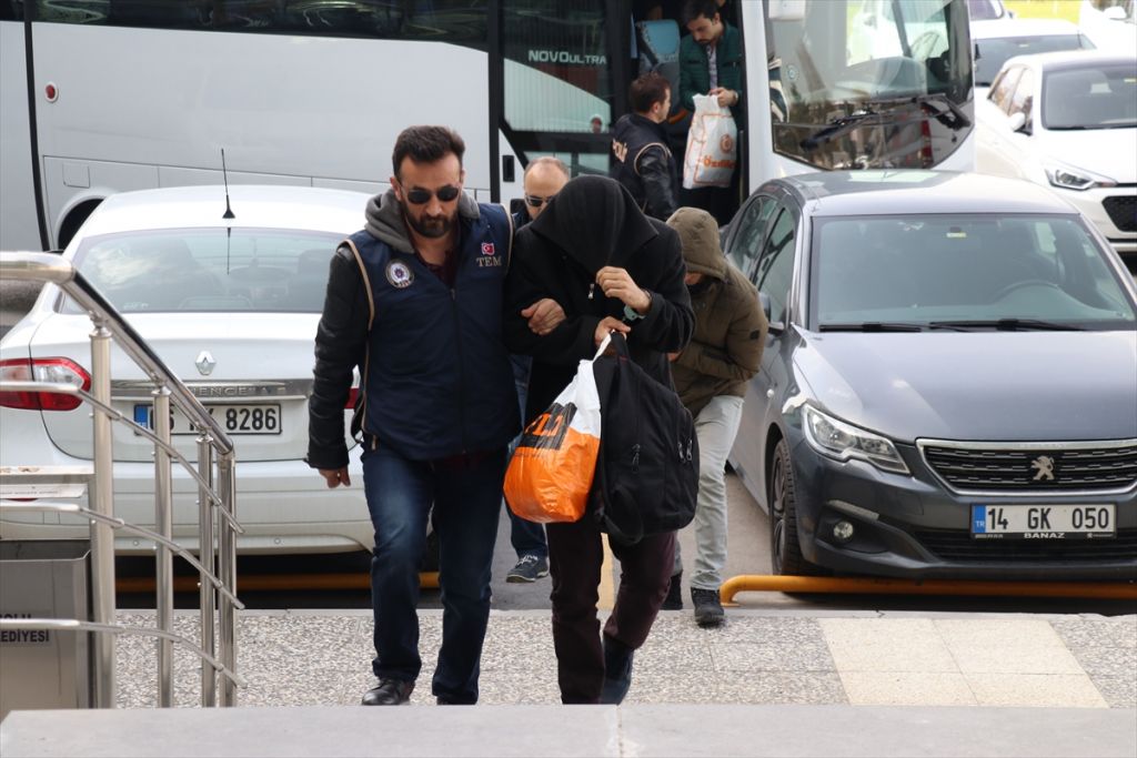 Bolu merkezli FETÖ/PDY operasyonunda gözaltına alınan 13 şüpheli adliyeye sevk edildi