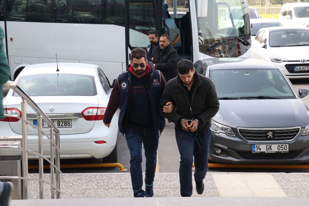 Bolu merkezli FETÖ/PDY operasyonunda gözaltına alınan 13 şüpheli adliyeye sevk edildi