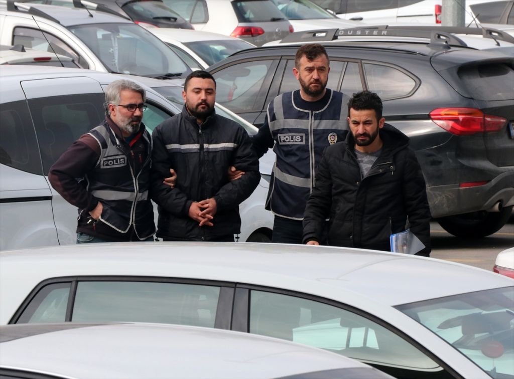 Bolu'daki silahlı yaralama: Eniştesini yaraladıktan sonra polise teslim olan şüpheli adliyeye sevk edildi