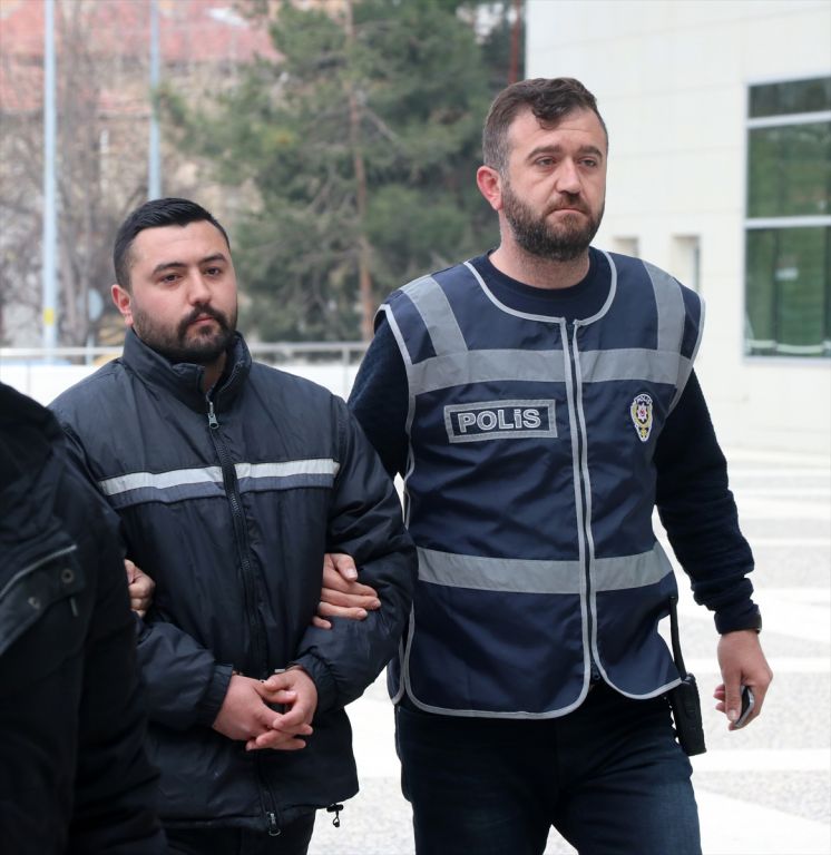 Bolu'daki silahlı yaralama: Eniştesini yaraladıktan sonra polise teslim olan şüpheli adliyeye sevk edildi