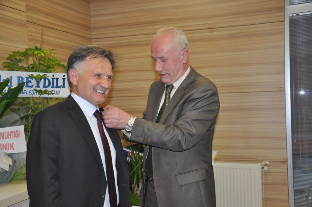 Bu rozet siyaset üstü: Yüceer ve Beydili de Türk Ocakları rozetini taktı