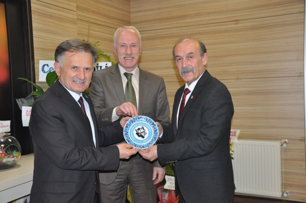 Bu rozet siyaset üstü: Yüceer ve Beydili de Türk Ocakları rozetini taktı