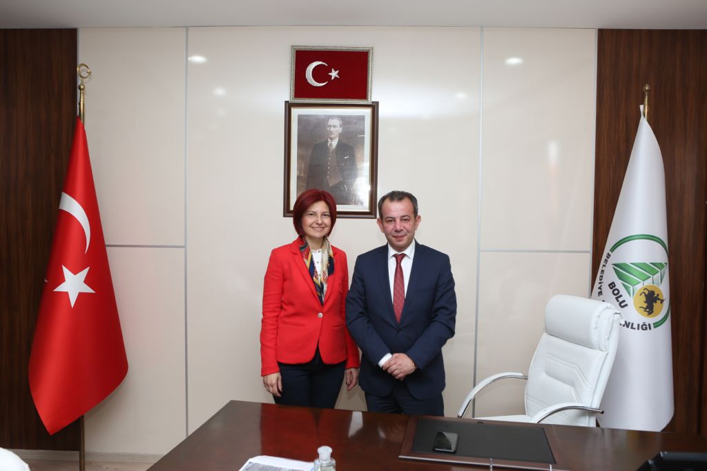 CHP İstanbul Milletvekili Emecan: "Biz Tanju Özcan'la gurur duyuyoruz"