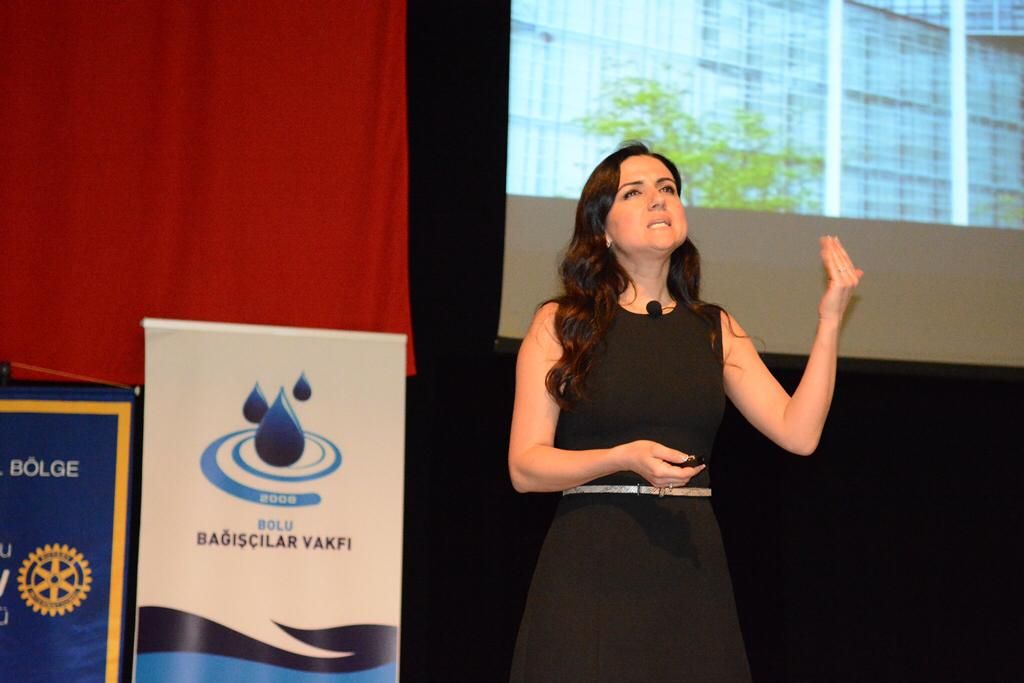 Dilek öğretmene sevgi seli: Ödüllü öğretmen Bolu halkıyla buluştu