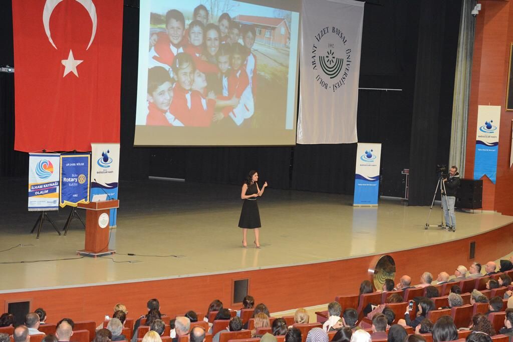 Dilek öğretmene sevgi seli: Ödüllü öğretmen Bolu halkıyla buluştu