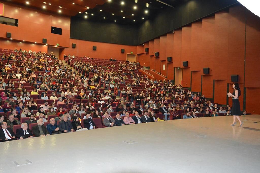 Dilek öğretmene sevgi seli: Ödüllü öğretmen Bolu halkıyla buluştu