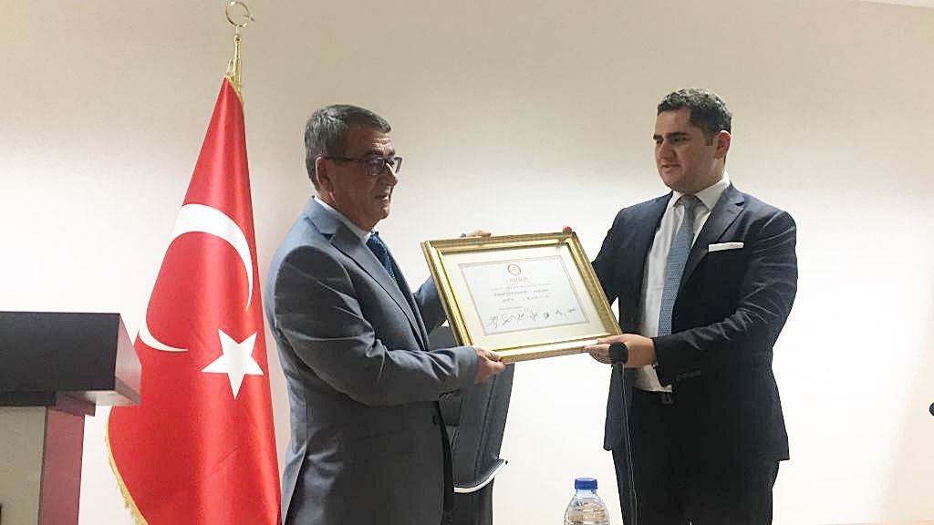 Emin Tekemen ve Turhan Bulut mazbatasını aldı