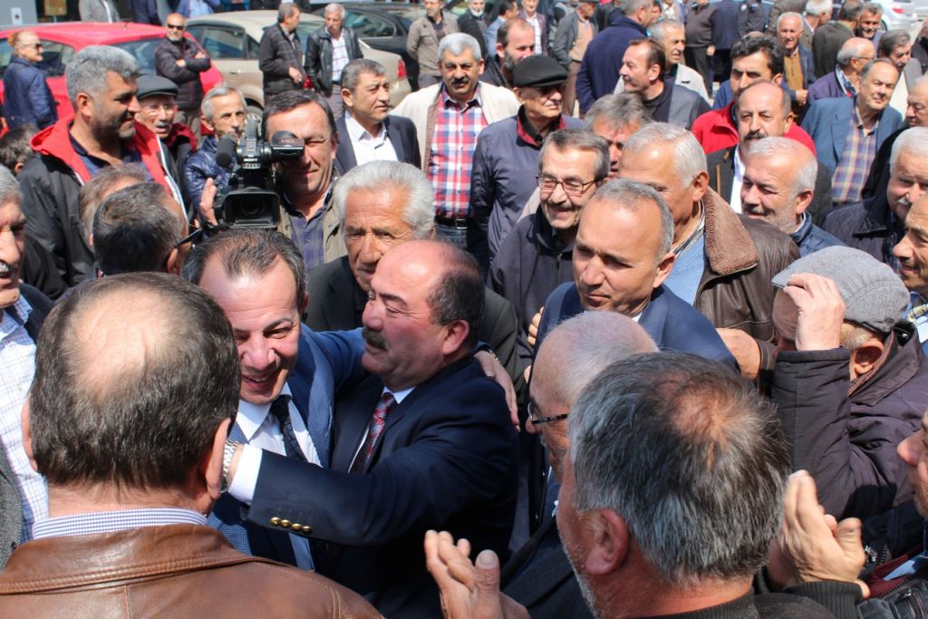 Emin Tekemen ve Turhan Bulut mazbatasını aldı