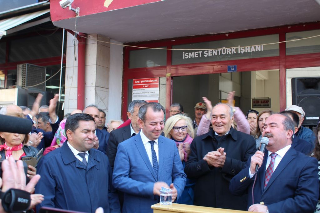 Emin Tekemen ve Turhan Bulut mazbatasını aldı