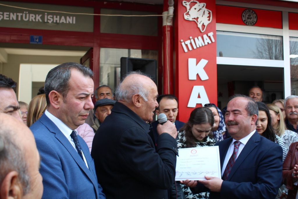 Emin Tekemen ve Turhan Bulut mazbatasını aldı