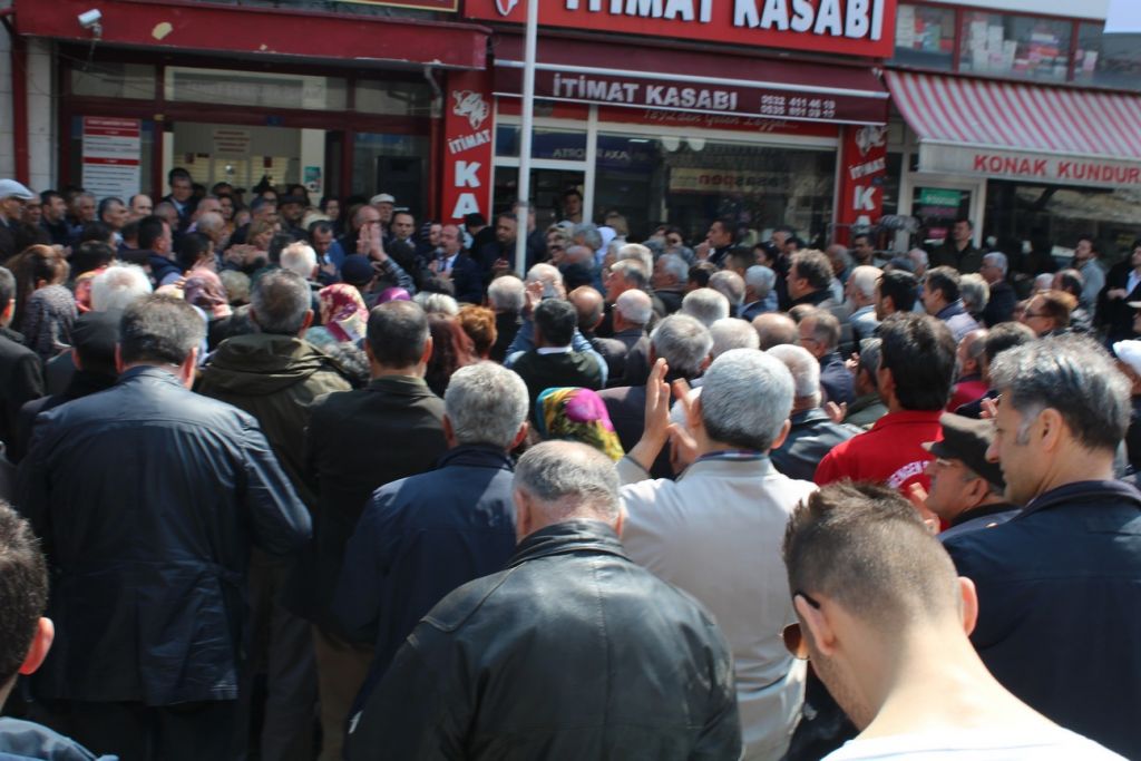 Emin Tekemen ve Turhan Bulut mazbatasını aldı