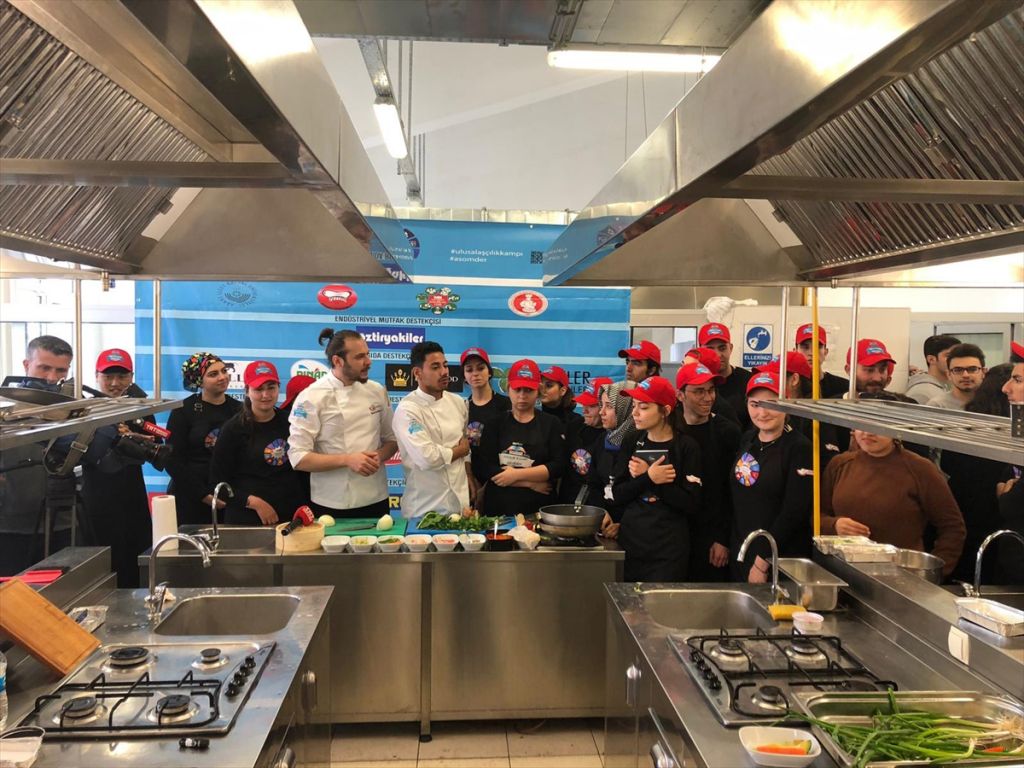 Öğretim elemanları ve öğrenciler aşçılık kampında buluştu
