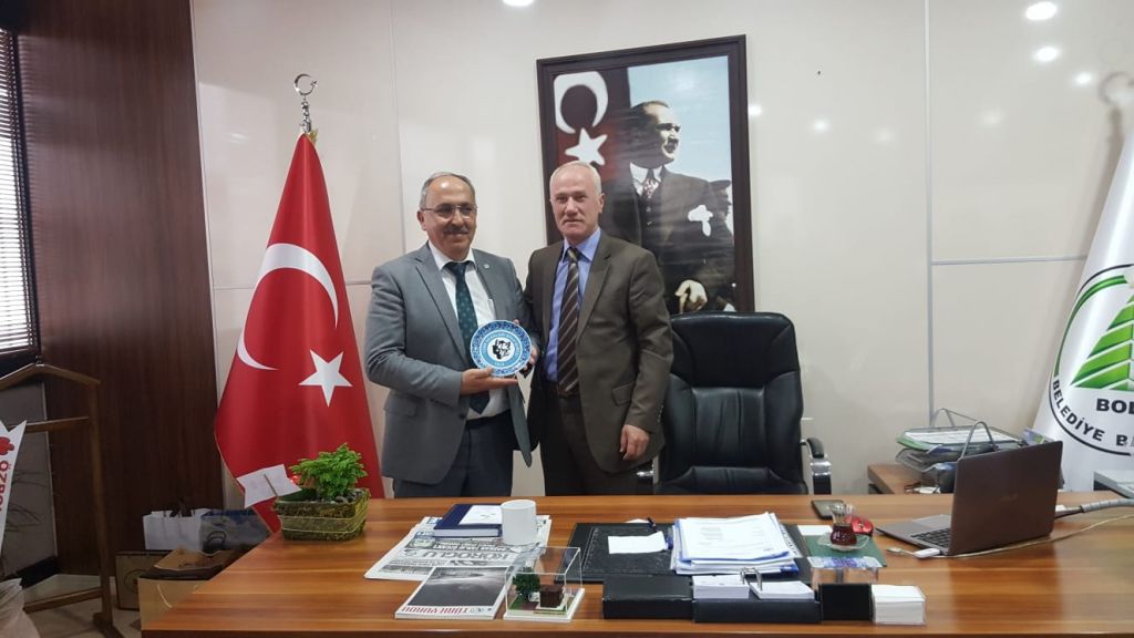 ÖZCAN'A BOZKURT ROZETİ TAKTILAR