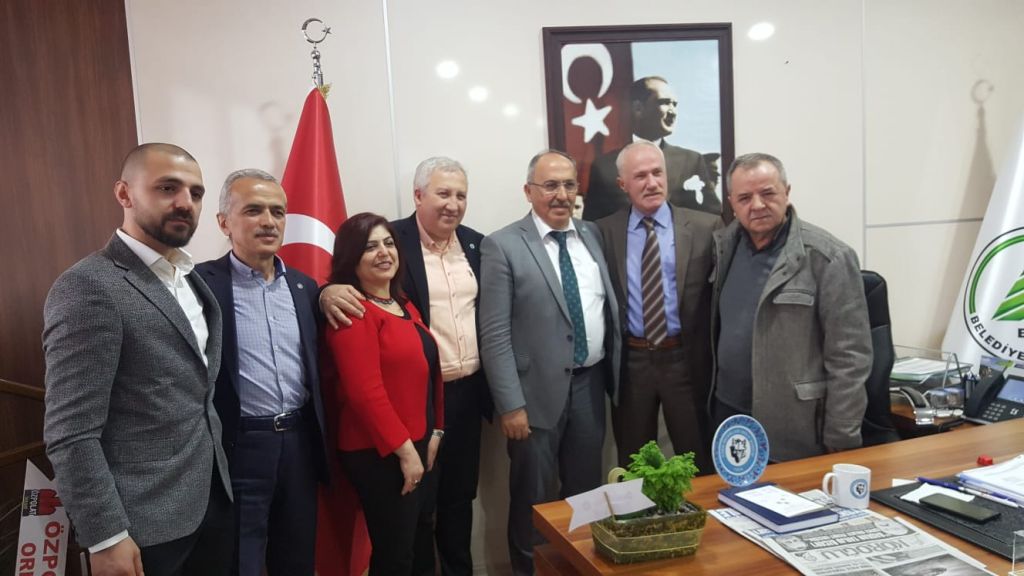 ÖZCAN'A BOZKURT ROZETİ TAKTILAR