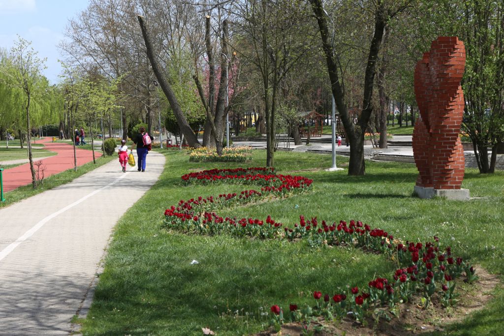 Park ve Bahçeler Müdürlüğü yaza hazırlanıyor