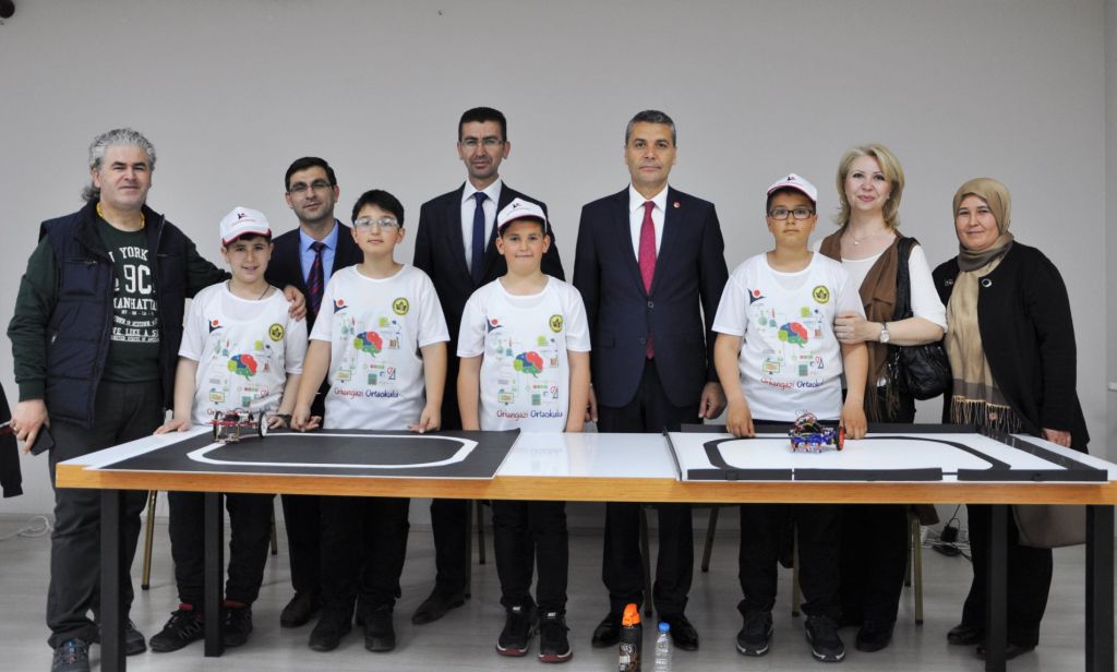 SİZ VARKEN GELECEĞE UMUTLU BAKIYORUZ