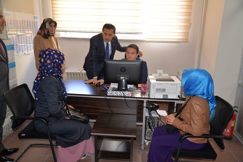 VALİ AHMET ÜMİT, AİLE, ÇALIŞMA VE SOSYAL HİZMETLER İL MÜDÜRLÜĞÜ'NÜ ZİYARET ETTİ