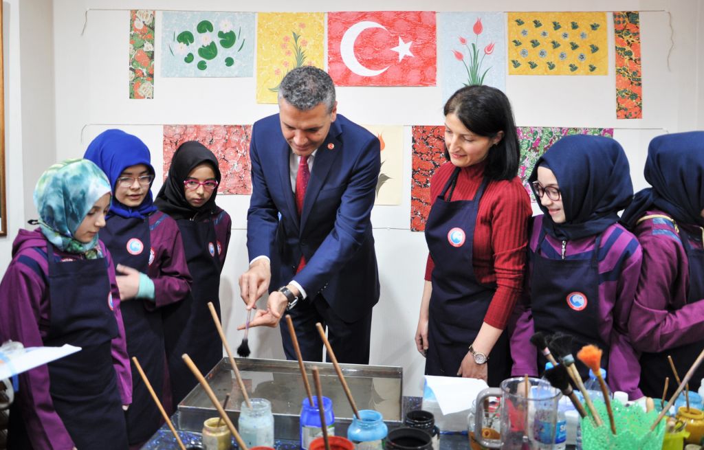 YASİN TEPE SANAT KÖPRÜSÜ SERGİSİNİN AÇILIŞINA KATILDI