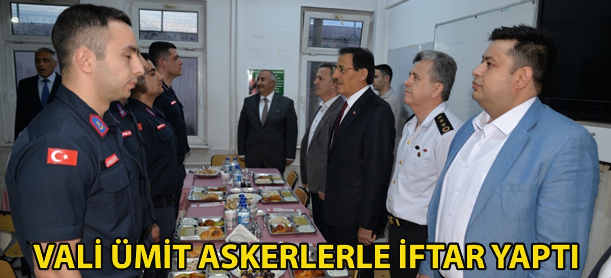 Vali Ümit askerlerle iftar yaptı