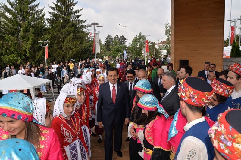 19 Mayıs Atatürk'ü Anma, Gençlik ve Spor Bayramı coşkuyla kutlandı