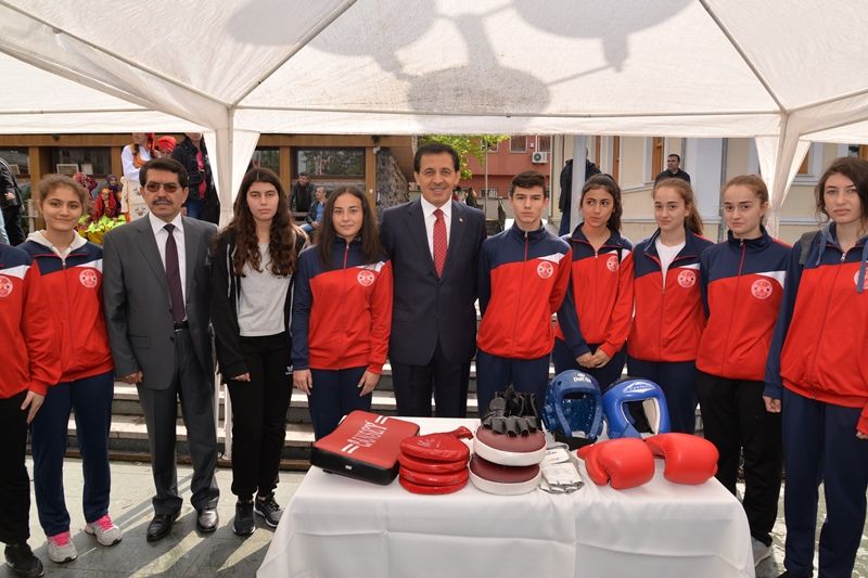 19 Mayıs Atatürk'ü Anma, Gençlik ve Spor Bayramı coşkuyla kutlandı