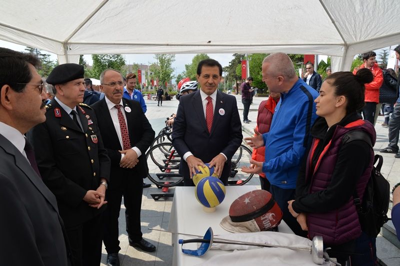 19 Mayıs Atatürk'ü Anma, Gençlik ve Spor Bayramı coşkuyla kutlandı