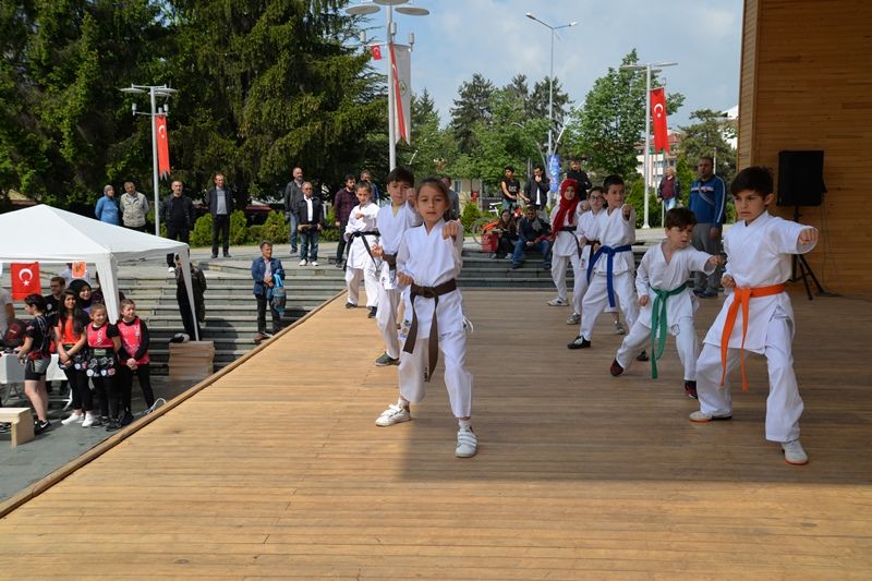 19 Mayıs Atatürk'ü Anma, Gençlik ve Spor Bayramı coşkuyla kutlandı