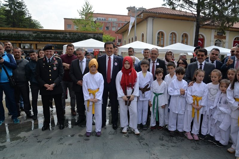 19 Mayıs Atatürk'ü Anma, Gençlik ve Spor Bayramı coşkuyla kutlandı