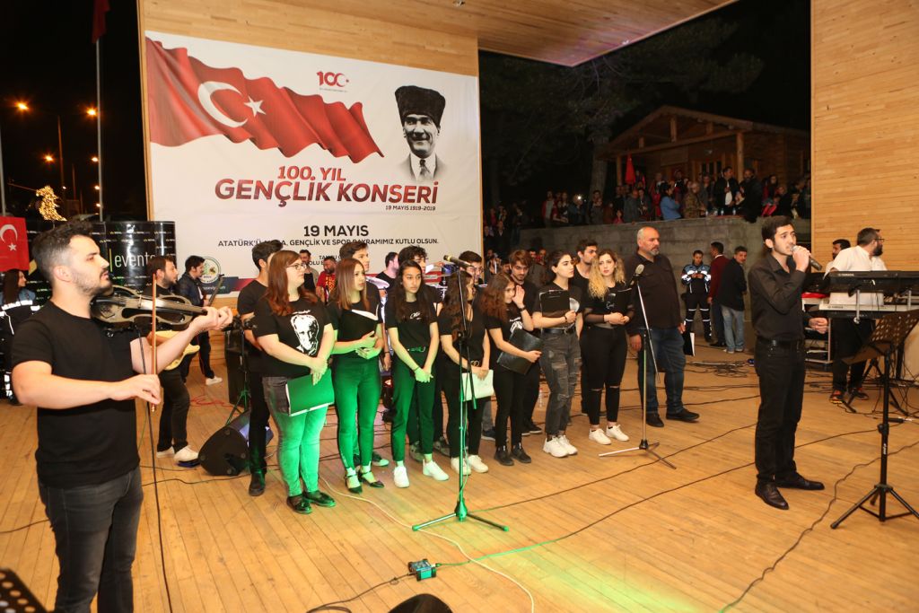 19 Mayıs Atatürk'ü Anma, Gençlik ve Spor Bayramı coşkuyla kutlandı