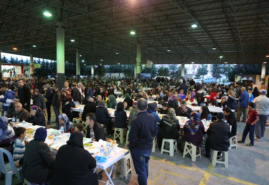 4 bin kişi aynı sofrada oruç açtı