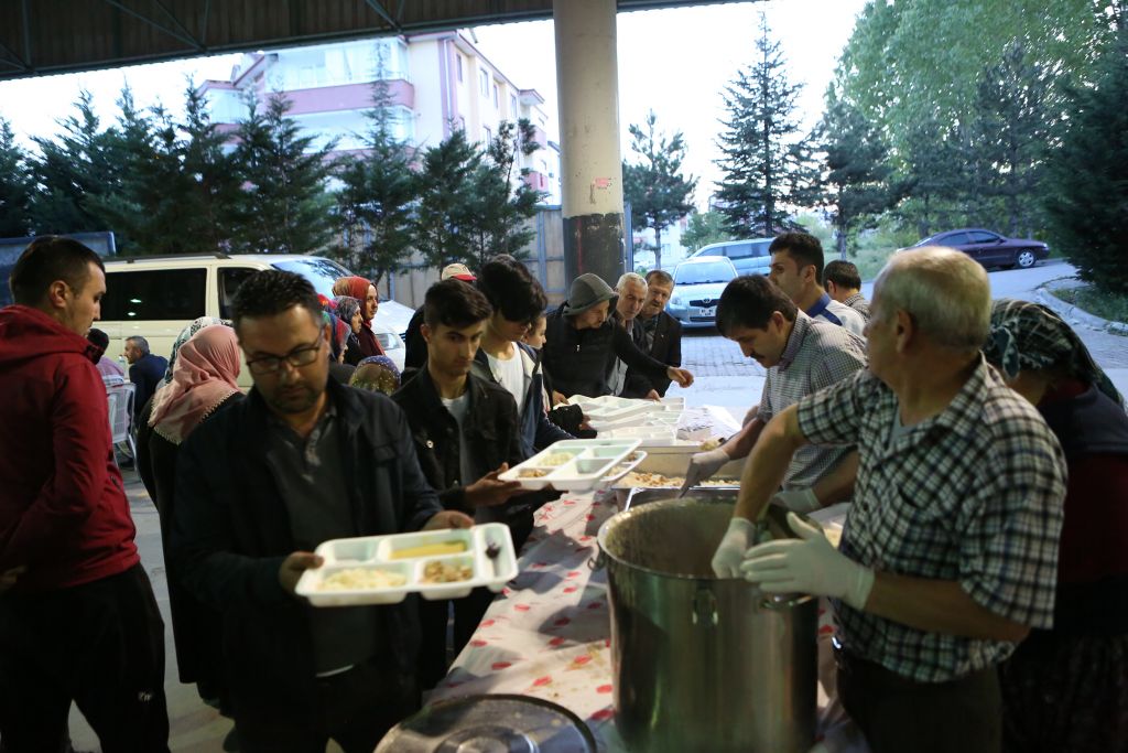 4 bin kişi aynı sofrada oruç açtı