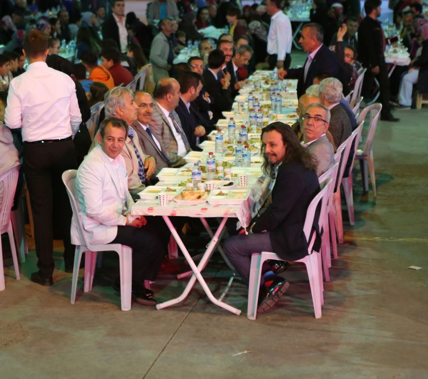 4 bin kişi aynı sofrada oruç açtı