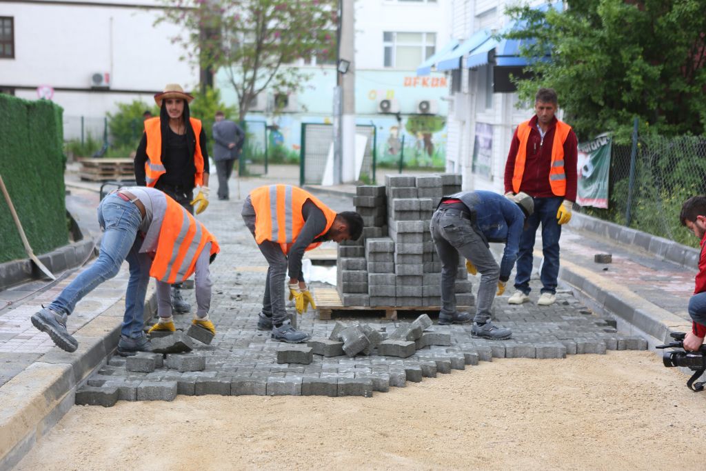 4 mahallede kilitli parke taşı çalışması devam ediyor