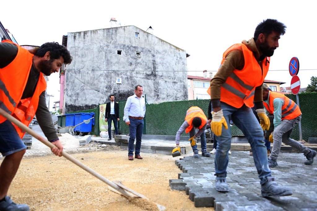 4 mahallede kilitli parke taşı çalışması devam ediyor
