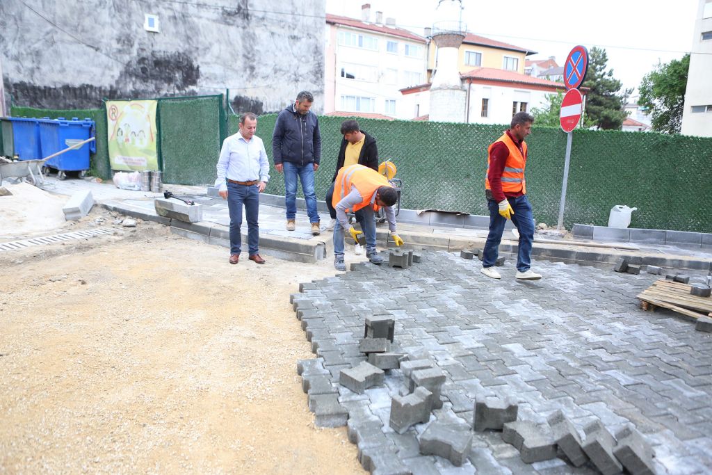 4 mahallede kilitli parke taşı çalışması devam ediyor