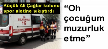 Kolunu spor aletine kaptırdı