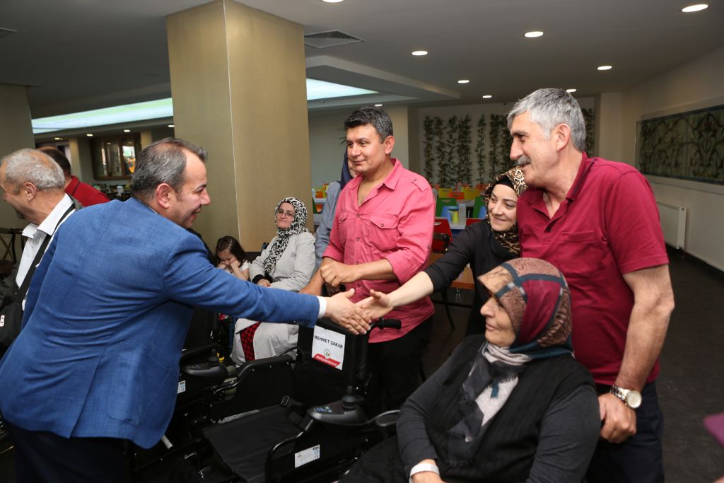 Akülü sandalyelerin 14'ü teslim edildi